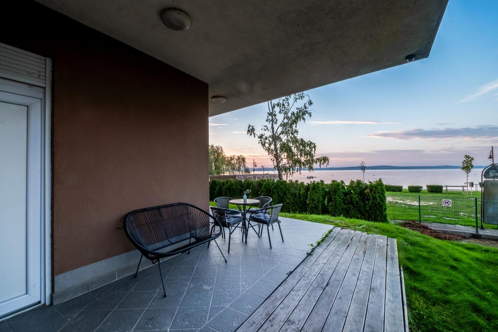 Myflat Club 218 Garden Wellness Apartments Siófok Buitenkant foto