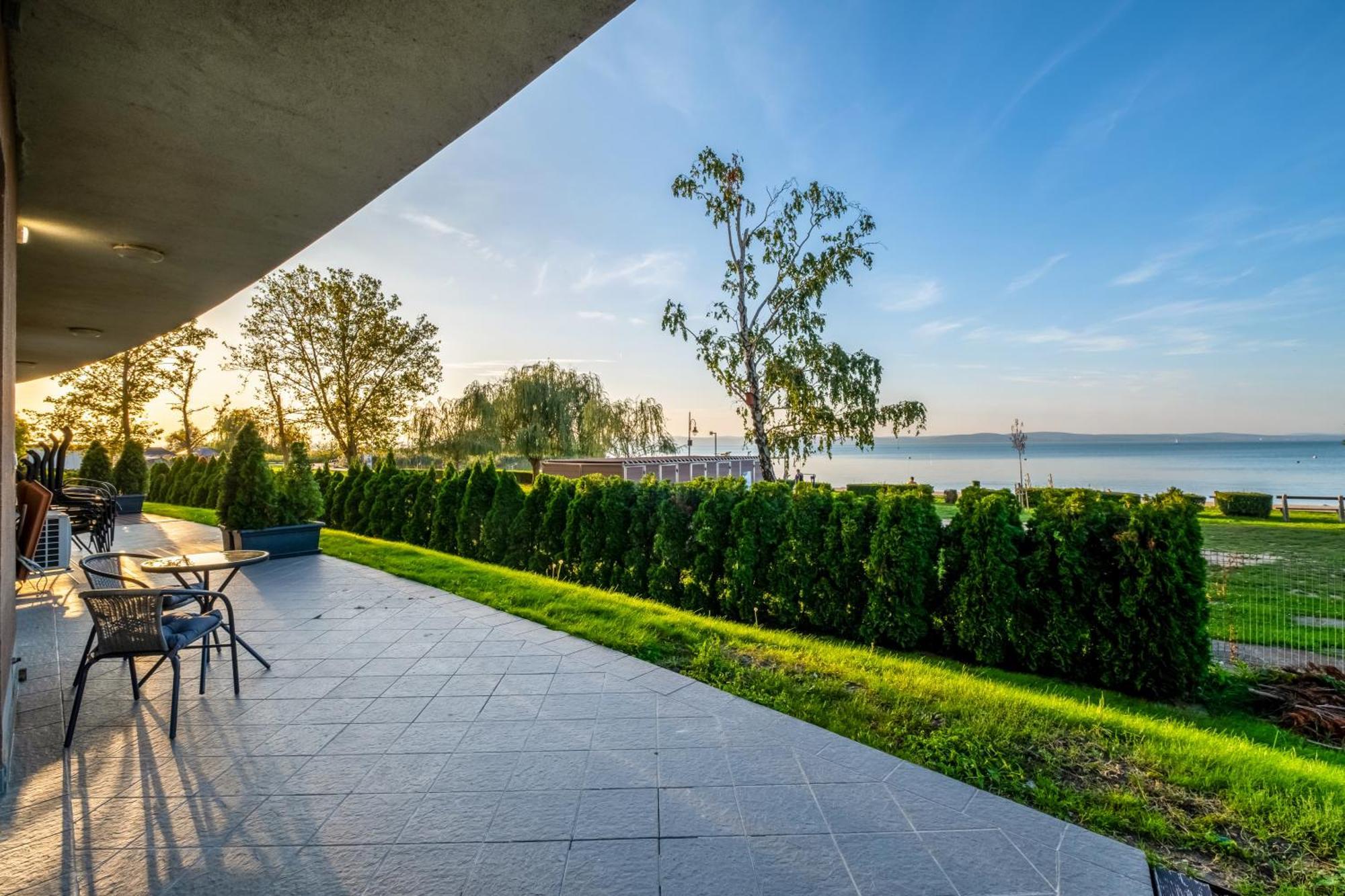 Myflat Club 218 Garden Wellness Apartments Siófok Buitenkant foto