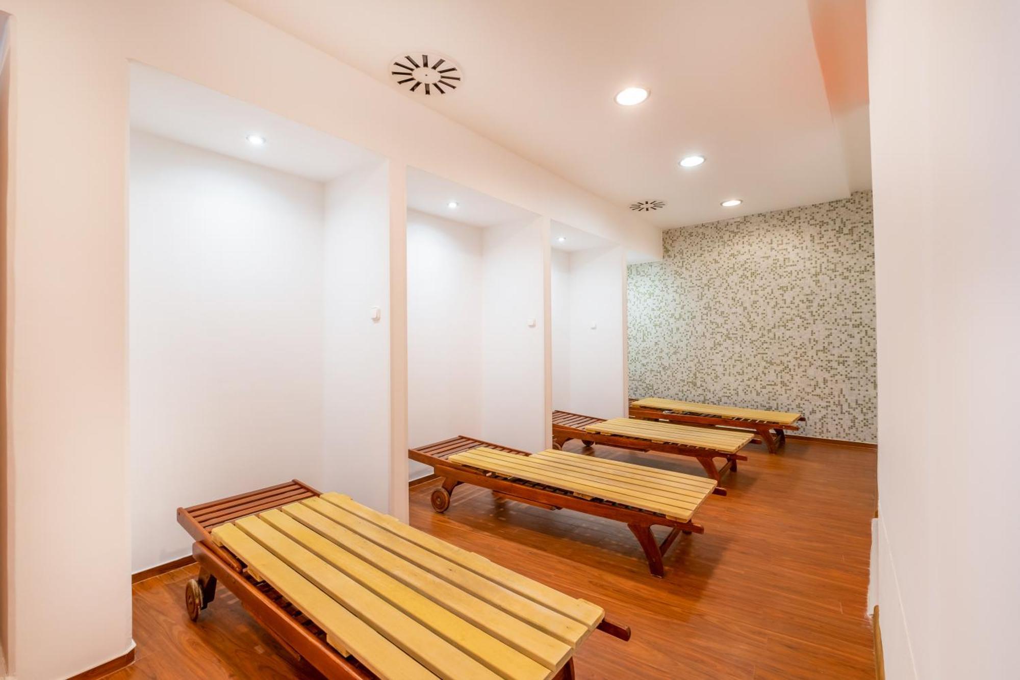 Myflat Club 218 Garden Wellness Apartments Siófok Buitenkant foto